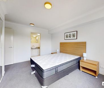 Spacious Furnished Inner-City Apartment! - Photo 3