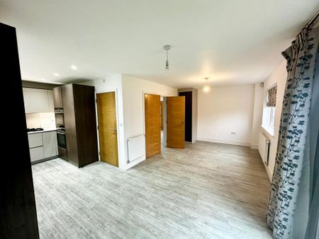 6 bedroom detached house to rent - Photo 4