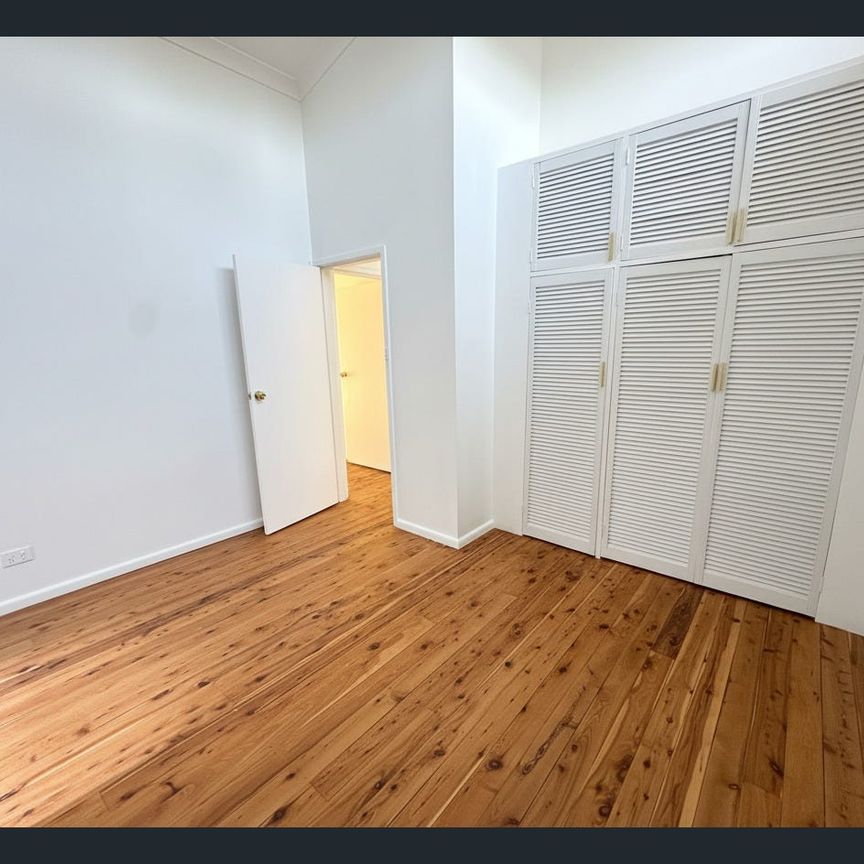 Charming Home with Spacious Backyard and Modern Interiors - Photo 1