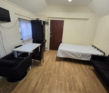 2 bedroom property to rent - Photo 1