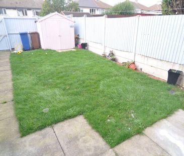 3 bed Town House - To Let - Photo 5