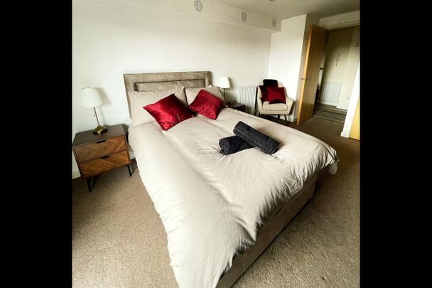 2 Bed Flat, Argyle Street, G3 - Photo 1
