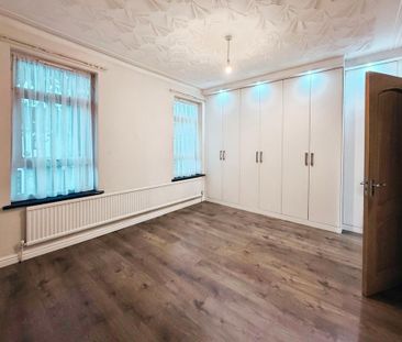 4 bedroom terraced house to rent - Photo 6