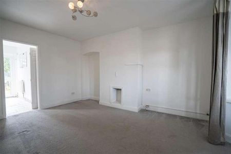 Broom Hall Crescent, Birmingham, B27 - Photo 5