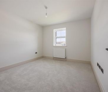 4 bedroom detached house to rent - Photo 6