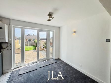 4 bedroom detached house to rent - Photo 5