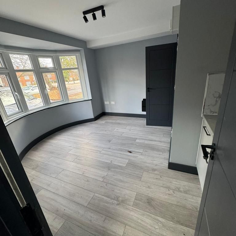 1 bedroom in a house share to rent - Photo 1