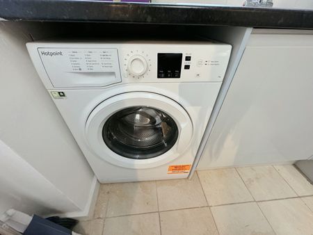 Room in a Shared House, Windrush Road, NW10 - Photo 3