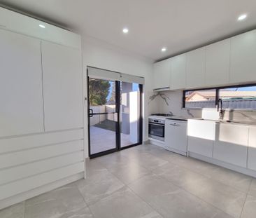 2 Bedroom Flat! Water Usage Included! - Photo 1