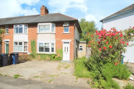 4 bedroom semi-detached house to rent - Photo 5