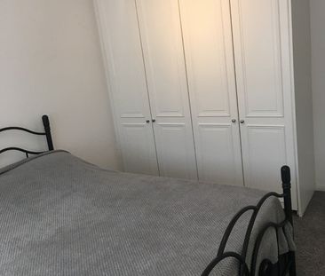 2 Bed Flat, Larch Close, N11 - Photo 6