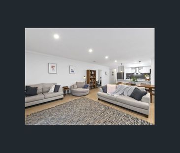 Contemporary perfectly positioned home - Photo 2