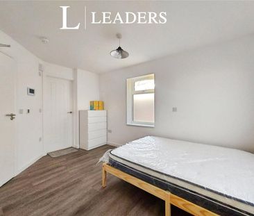 1 bedroom in a house share to rent - Photo 3