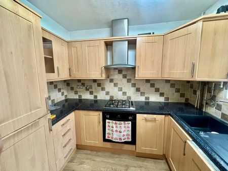 3 bedroom flat to rent - Photo 5