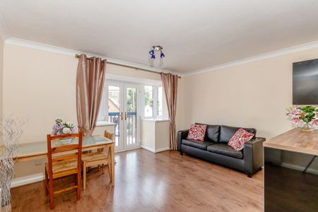 2 Bed Flat, Leslie Park Road, CR0 - Photo 2