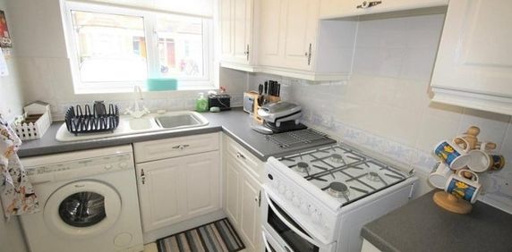 Room in a Shared House, Silverland Street, E16 - Photo 2