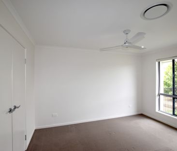 AS GOOD AS IT LOOKS! DELIGHTFUL, FULLY AIR CONDITIONED, DUPLEX HOME - Photo 3