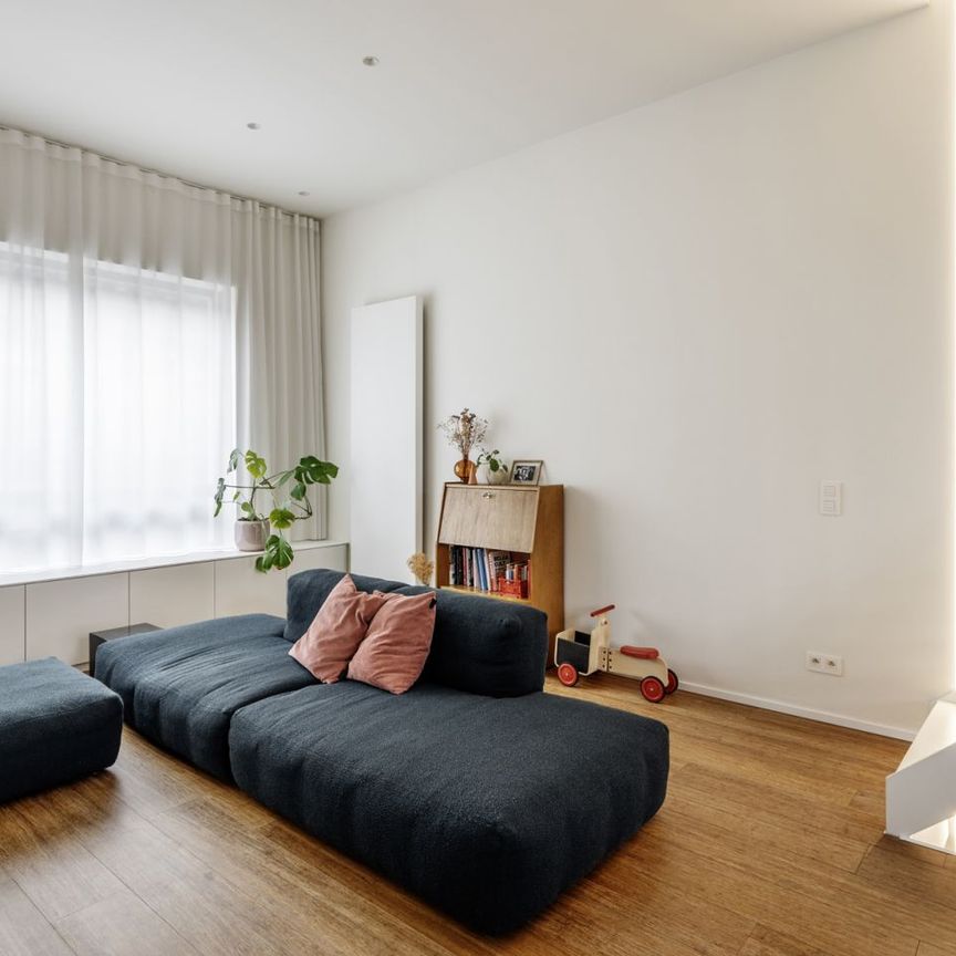Gerenoveerde duplex met terras in hartje Berchem - Foto 1
