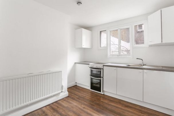 Studio to rent - Photo 1
