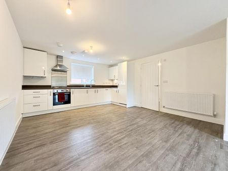 2 bedroom ground floor flat to rent - Photo 3
