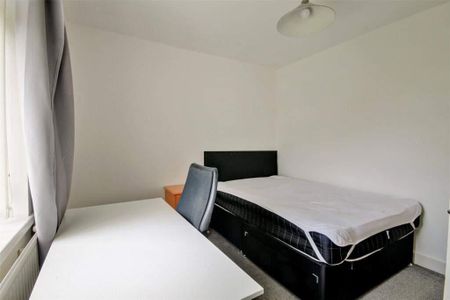 4 bedroom private hall to rent - Photo 2