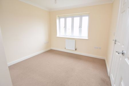 2 bedroom mid terraced house to rent - Photo 2