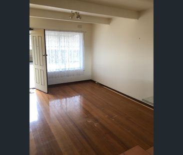 2/4 Everett Cl, Herne Hill, Vic 3218 - Photo 3