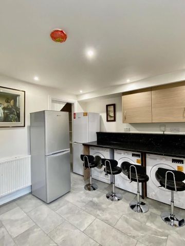 4 bedroom semi-detached house to rent - Photo 5