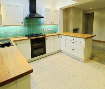 2 bedroom terraced house to rent - Photo 4