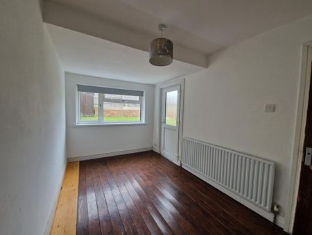 3 bedroom semi-detached house to rent - Photo 3