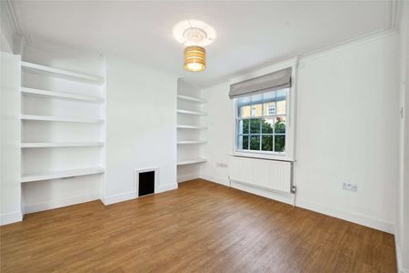 Recently refurbished two bedroom house with private garden - Photo 3