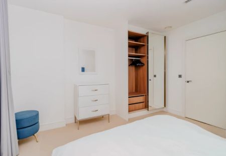 3 Bedroom 2 Bathroom Flat3204 - Photo 2