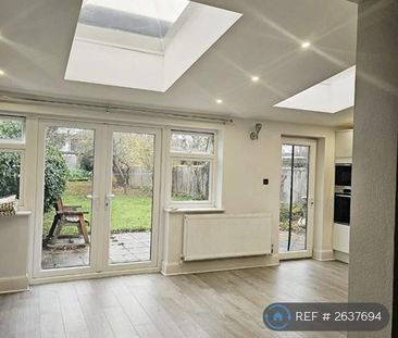 3 bedroom semi-detached house to rent - Photo 3