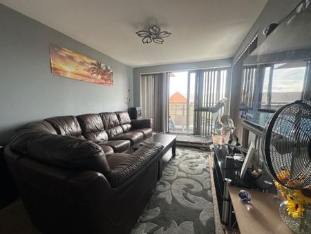 2 Bedroom - Photo 2