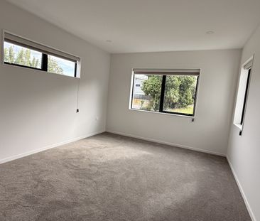 Brand New 4 Bedroom Near Pakurange Heights schools - Photo 3