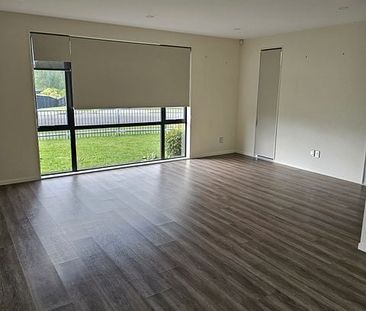 Executive Family Home - 4 bedroom, 3 bathroom - Photo 1