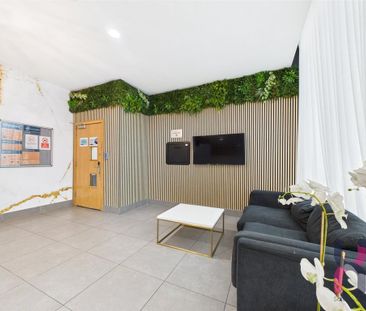 3 bedroom flat to rent - Photo 1