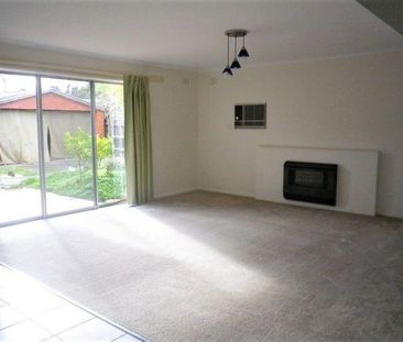 9 Kemp Ave , MOUNT WAVERLEY - Photo 1