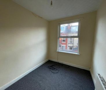 4 bedroom terraced house to rent - Photo 2