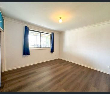 Neat & Tidy 3 Bedroom House! Close To Doonside Station! - Photo 3