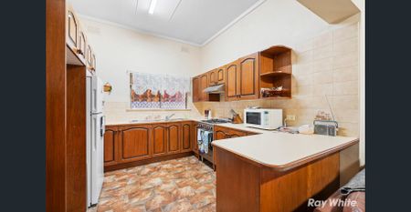 Fully Furnished Living in the Heart of Wagga Wagga - Photo 3