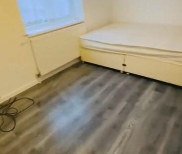 2 bedroom semi-detached house to rent - Photo 5