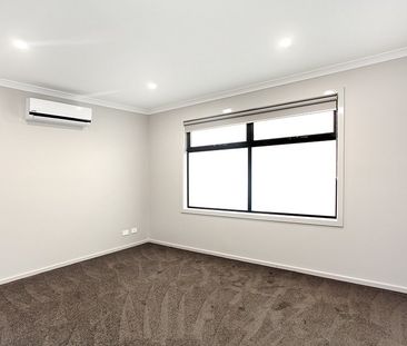 Modern Three Bedroom Townhouse in Altona North - Photo 2