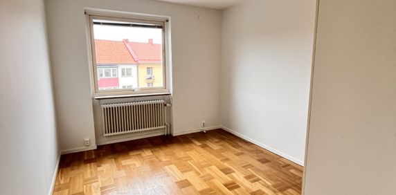 Östra Stallmästaregatan 12 - Photo 2