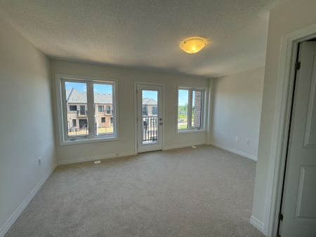 For Lease - 5 Cherry Hill Lane, Barrie, Ontario - Photo 2