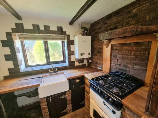 2 bedroom barn conversion to rent - Photo 1