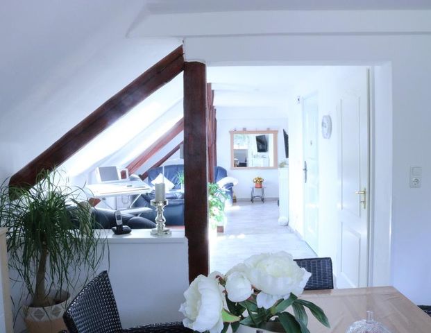 Gemütliche Dachgeschosswohnung mit großem Garten in Altenbeken - Foto 1