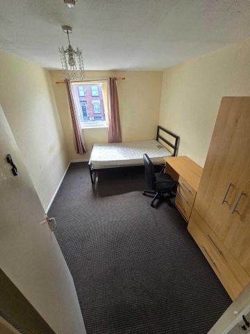 6 bedroom terraced house to rent - Photo 3