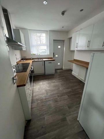 Room in a Shared House, Upper Town Street, LS13 - Photo 3