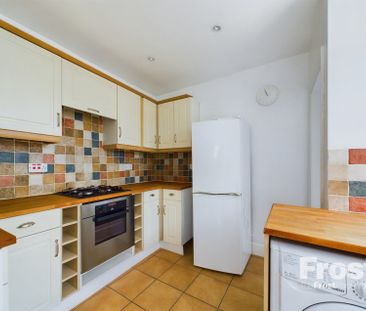 Thorpe Lea Road, Egham, Surrey,TW20 - Photo 3
